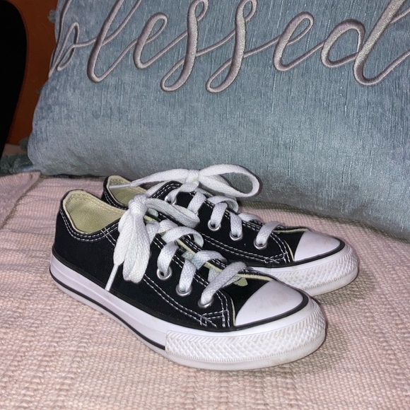 Like new little boys black Converse All-Stars size 10.5 - Picture 1 of 5